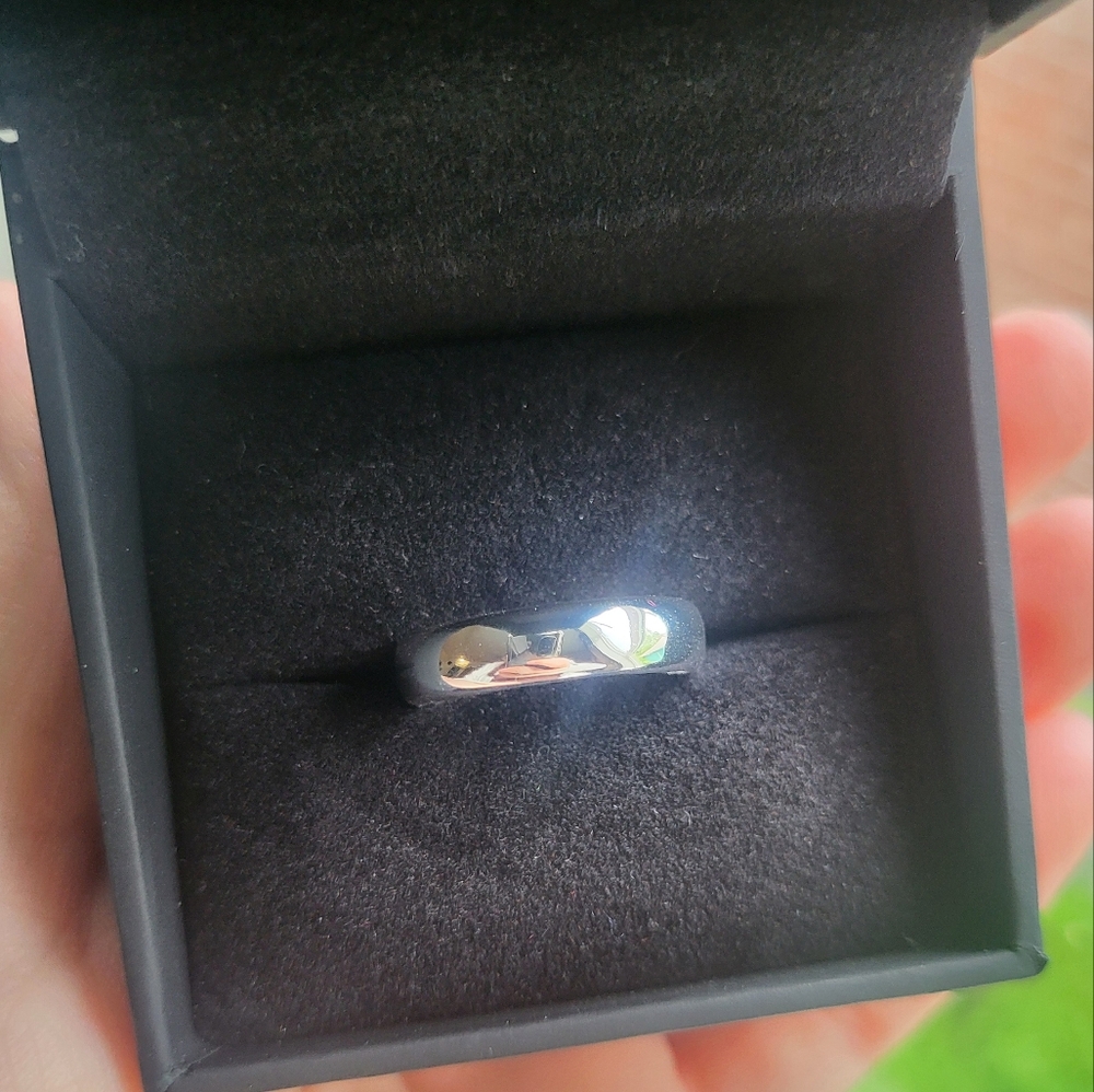 925 Sterling Silver Band in Size 8
